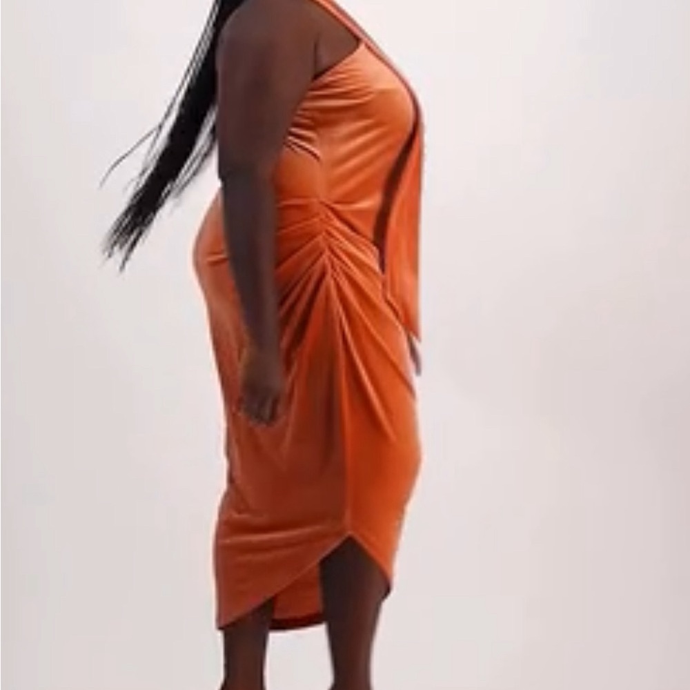 Stylish one shoulder dress with split
